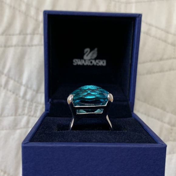 Genuine Swarovski Crystal Blue cocktail ring: Merlin size 7 (size 55) - Picture 3 of 14